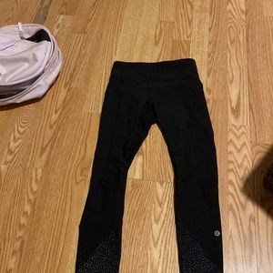 black lululemon leggings